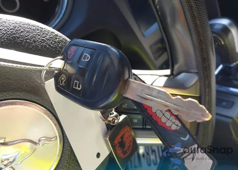 2013 Ford Mustang z USA, uszkodzony, nr VIN 1ZVBP8AM0D5280044